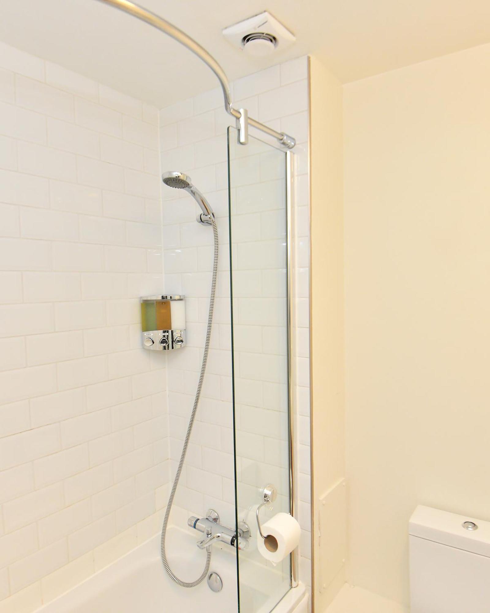 Stylish 2Br Flat - 2 Free Parking Spaces - Near Lgw Airport Κρόουλι Εξωτερικό φωτογραφία