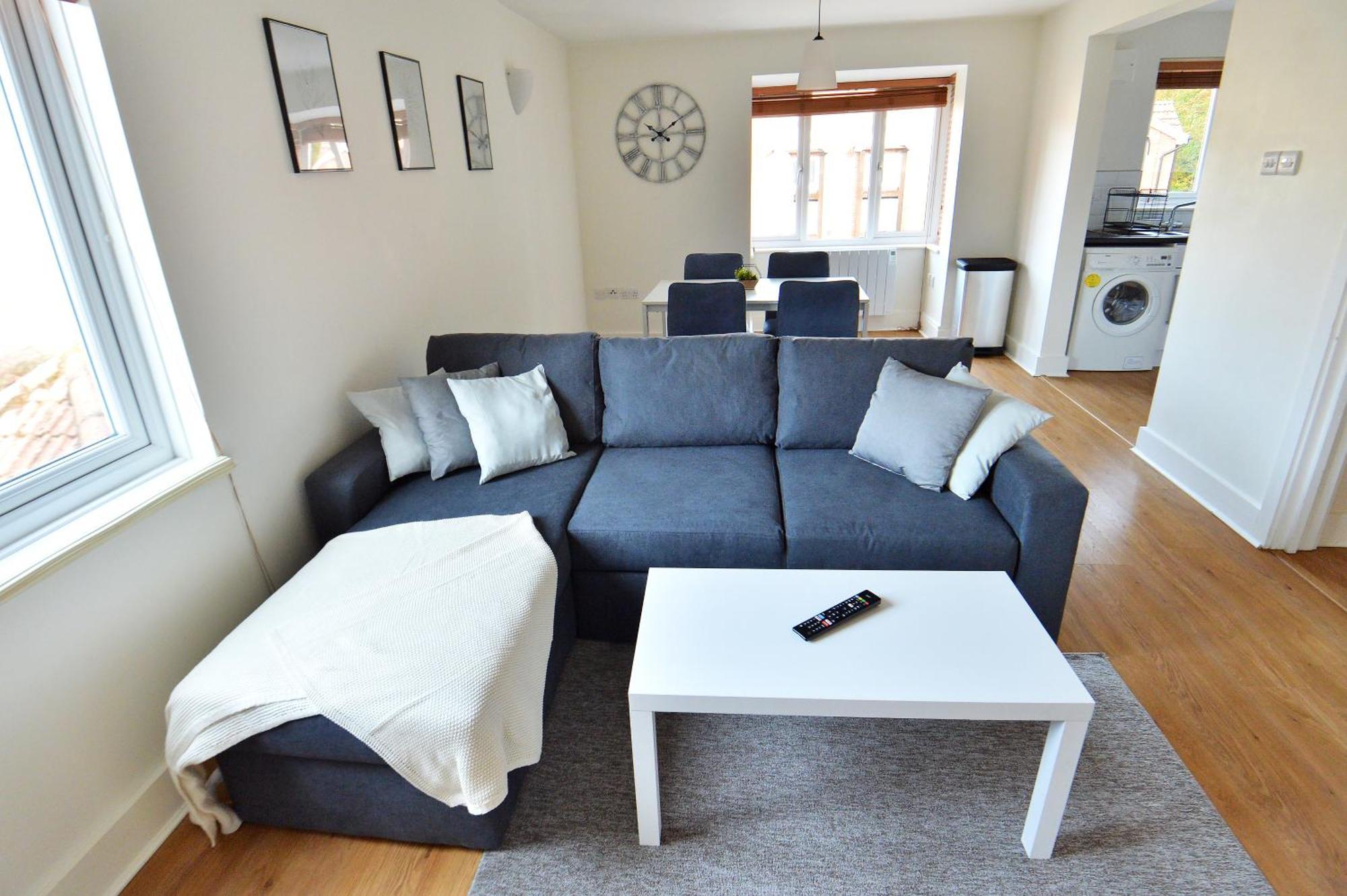Stylish 2Br Flat - 2 Free Parking Spaces - Near Lgw Airport Κρόουλι Εξωτερικό φωτογραφία